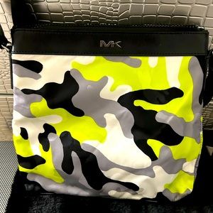 EUC 🤩HOST PICK MK Men’s Messenger/Crossbody Bag